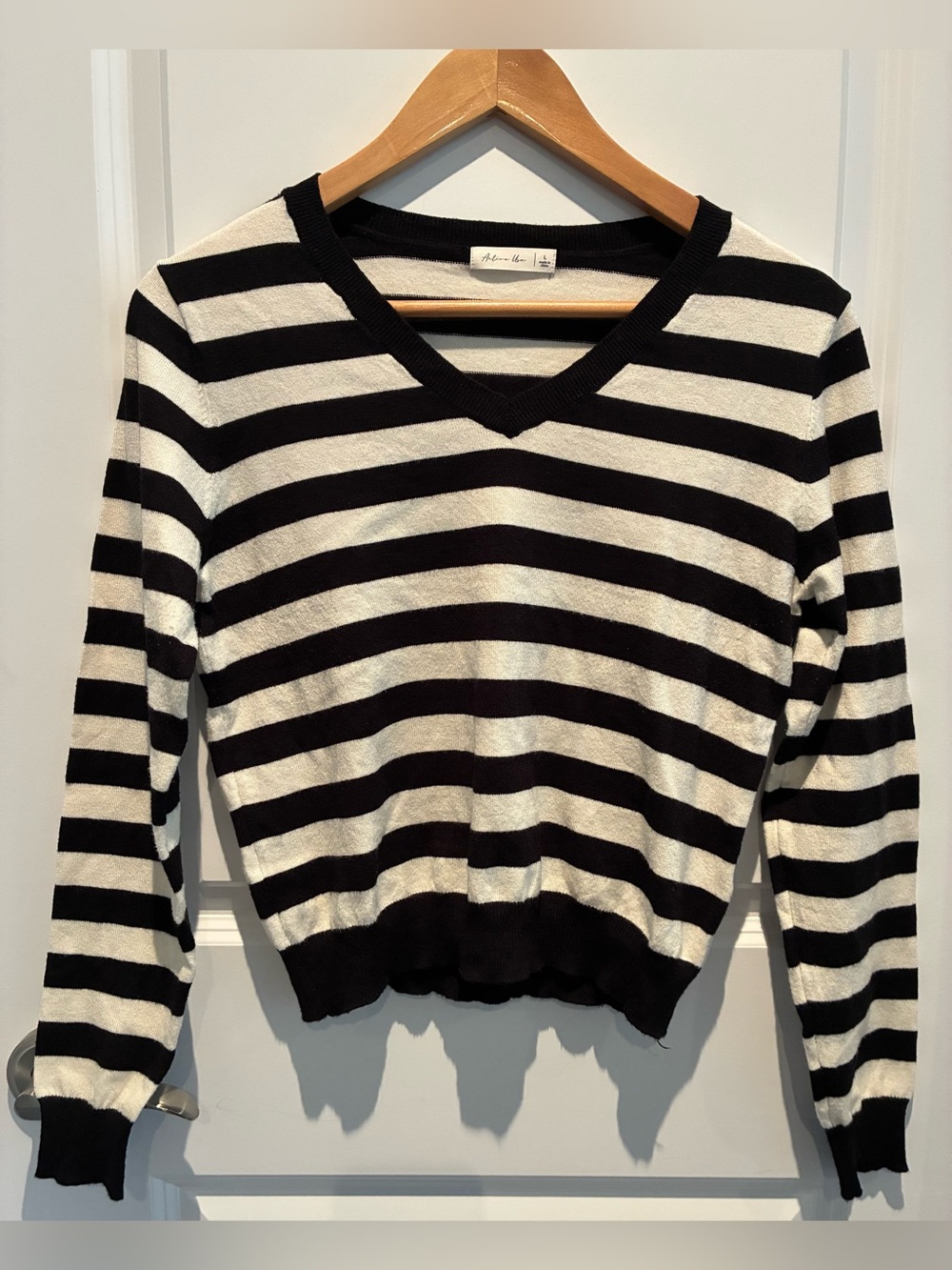 Active USA Black and White Striped V-Neck Pullover Sweater